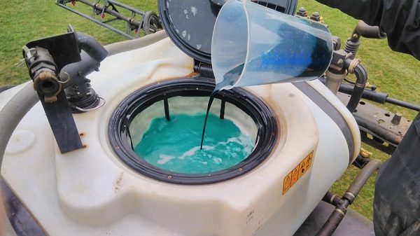 Ryder Pigment poured into tank mix
